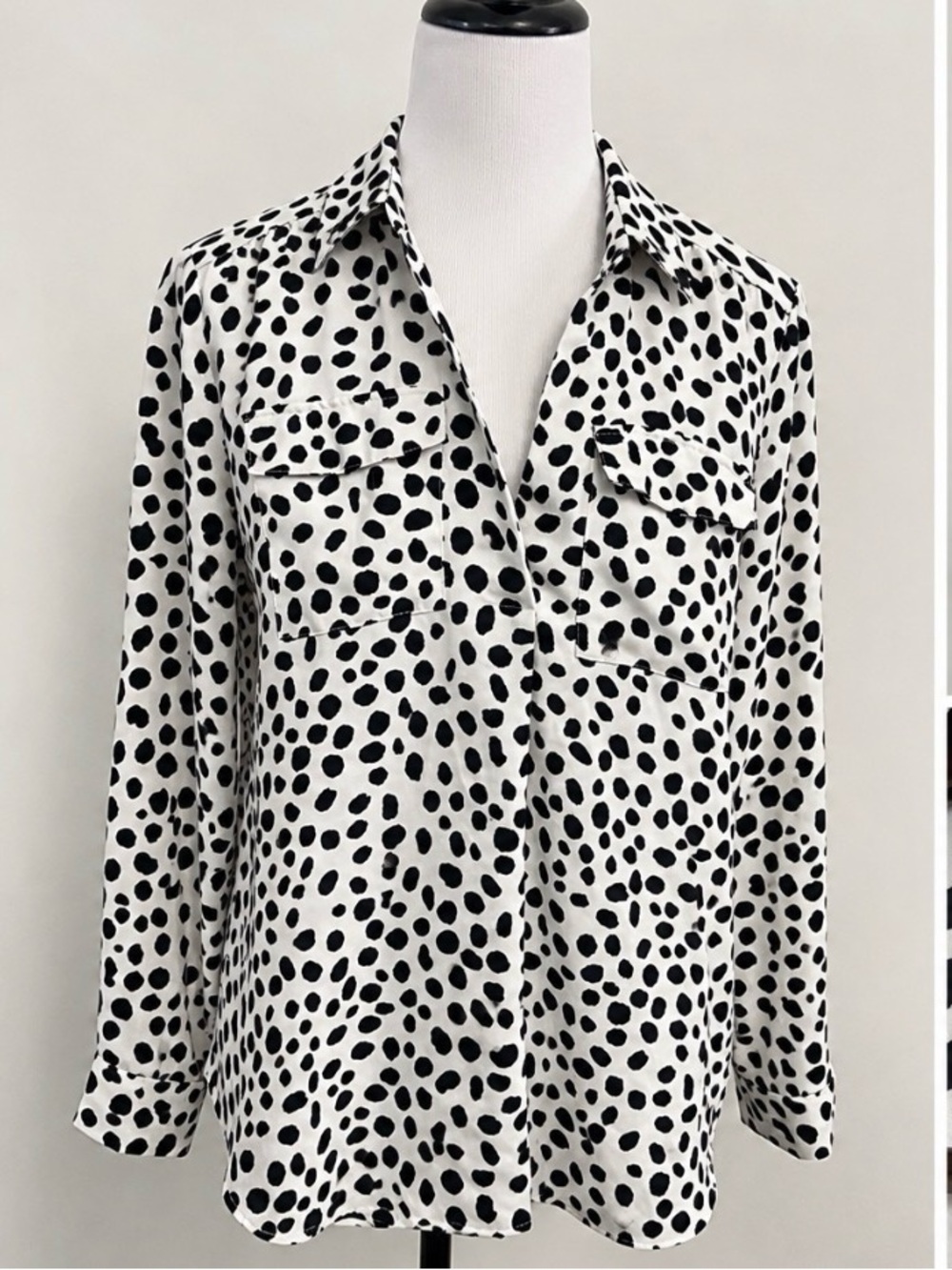 Ann Taylor Black & White Spotted Print Blouse Size M Long Sleeve Utility Top